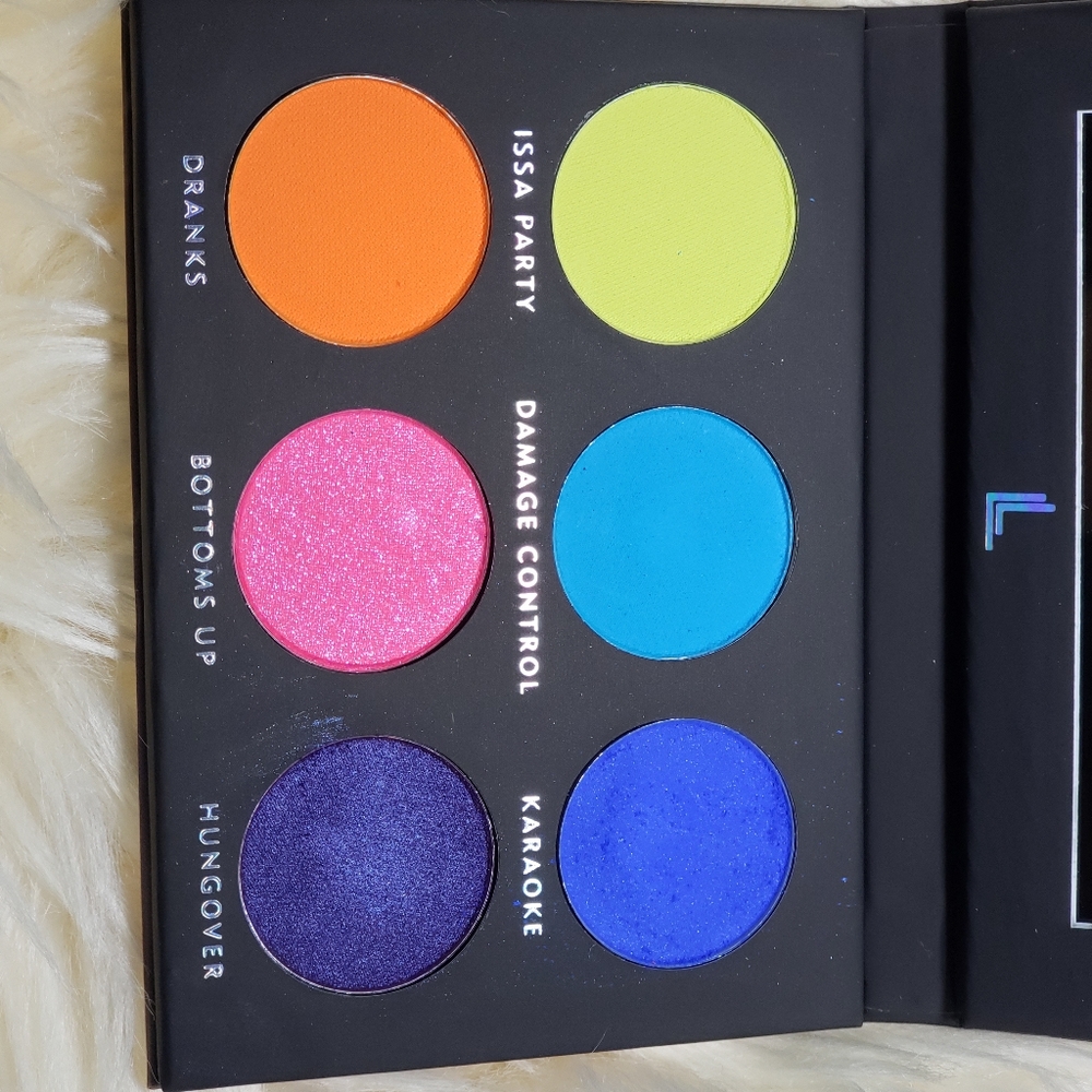 Eyeshadow - Picture 2 of 3